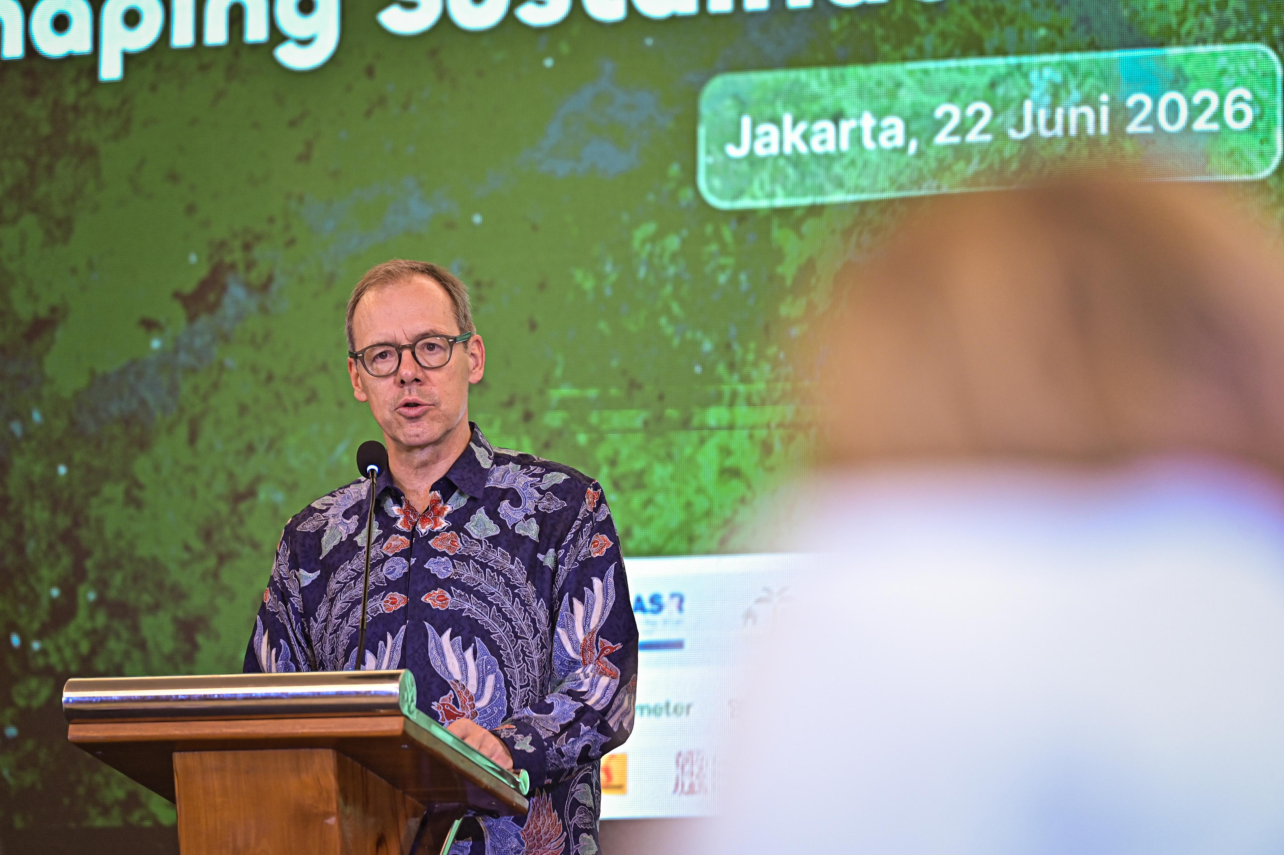 H. E Olivier Zehnder, Perwakilan Kedutaan Besar Swiss di Indonesia menyampaikan sambutan yang menegaskan komitmen Swiss terhadap pengelolaan lanskap berkelanjutan dan pembangunan yang inklusif. (Foto: UNDP Indonesia)